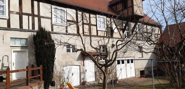 Hofansicht unserer Wohnung in der oberen Etage