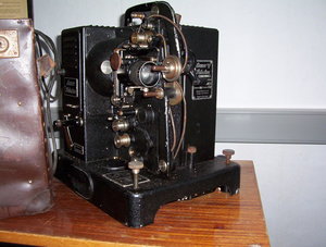 Ein alter Projektor für 16 mm Filme